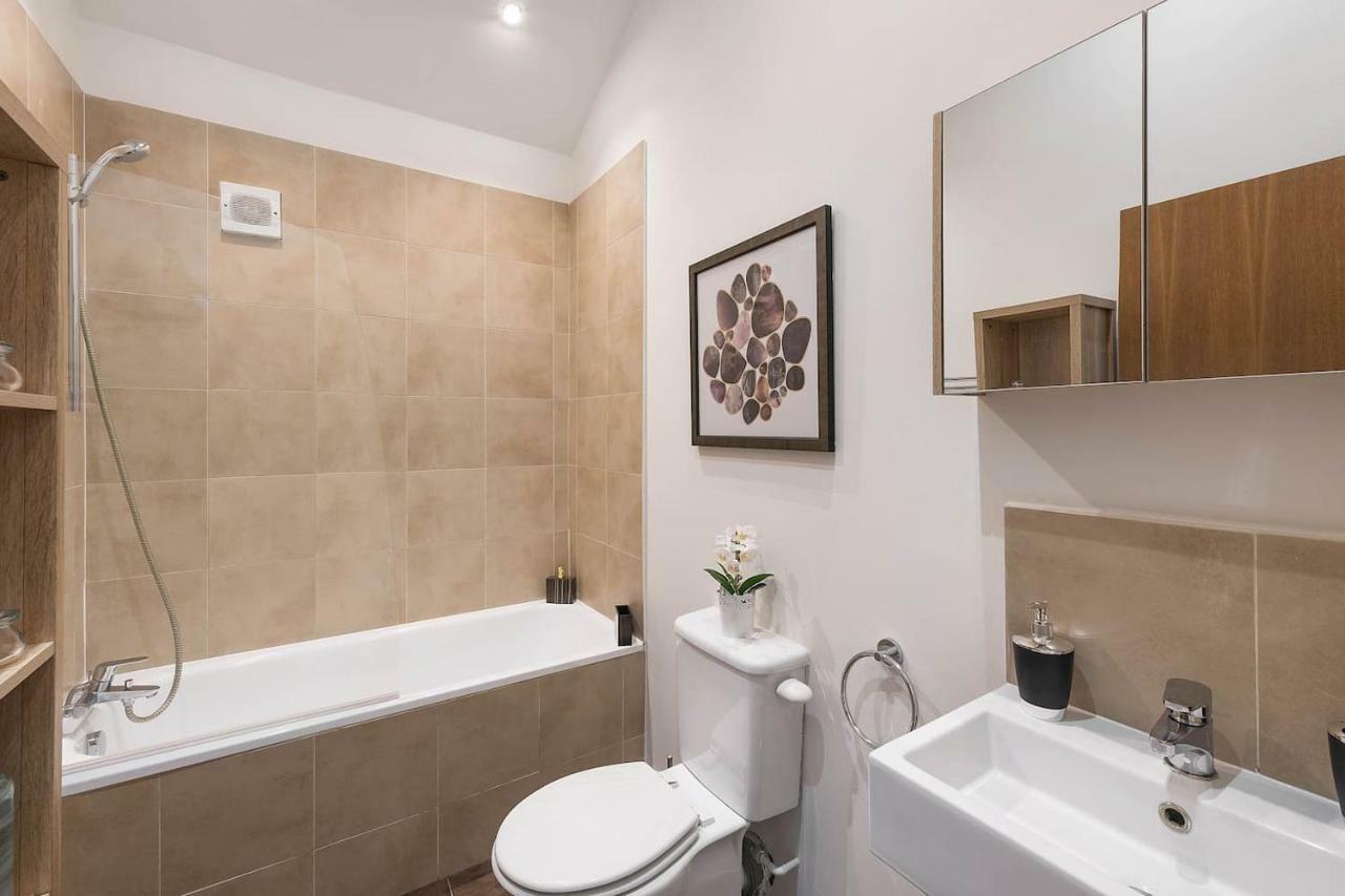 Вилла Beautiful West London House Экстерьер фото